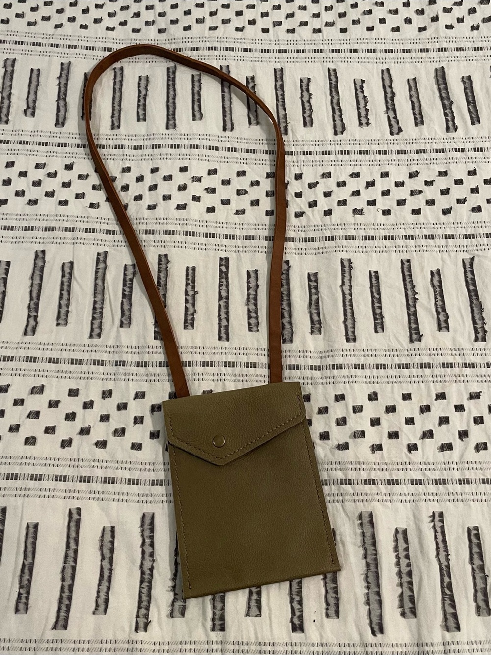 MAKR Genuine Leather Passport Cord Pouch Olive Green Minimalist Crossbody Wallet